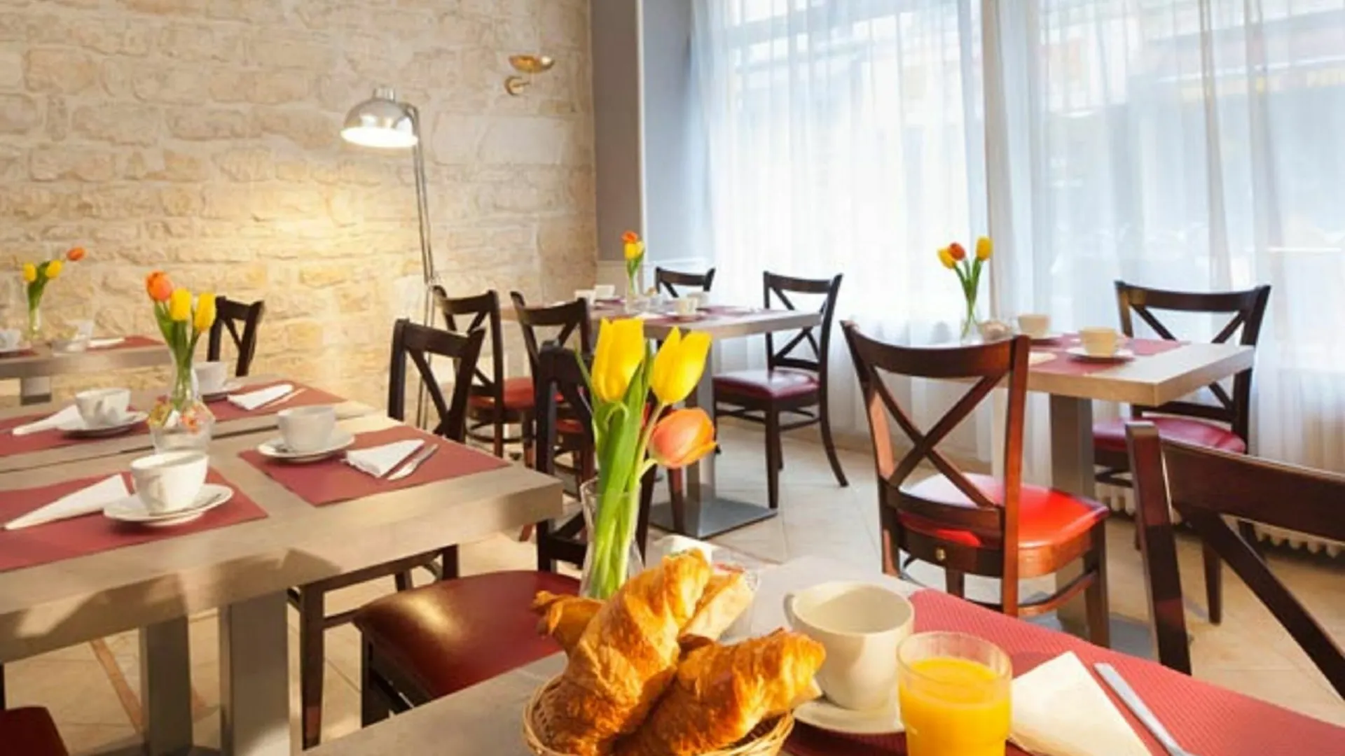 **  Hotel Excelsior Paris France